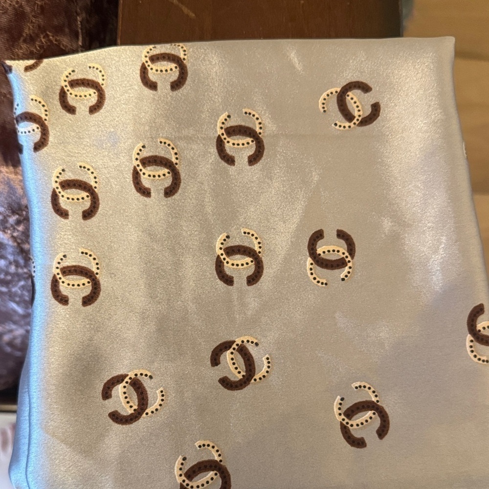 Elegant Silver Patterned Shawl - Picture 16 of 16